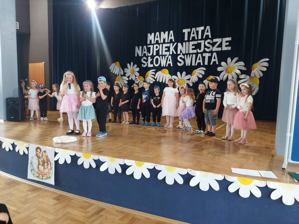 MAMA, TATA – NAJPIĘKNIEJSZE SŁOWA ŚWIATA